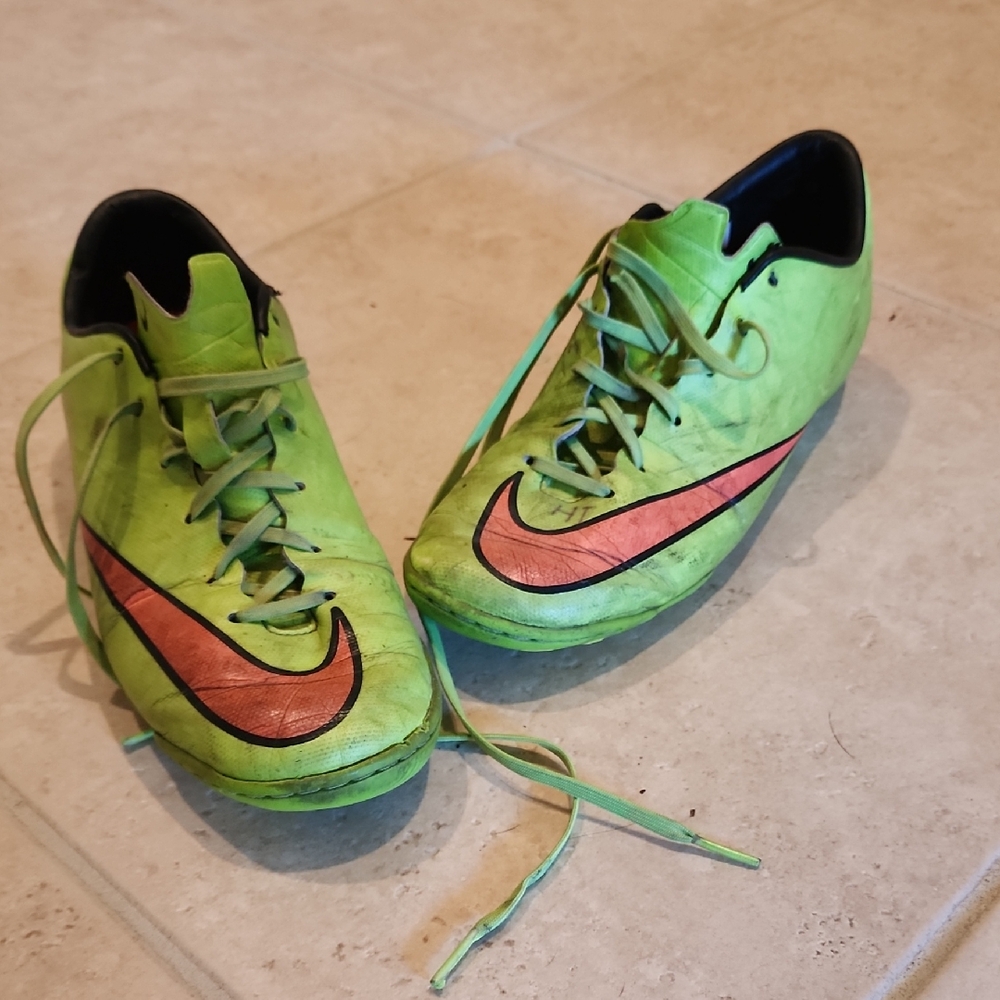 Nike Womens Lime Green and Orange Cleats Size 7.5